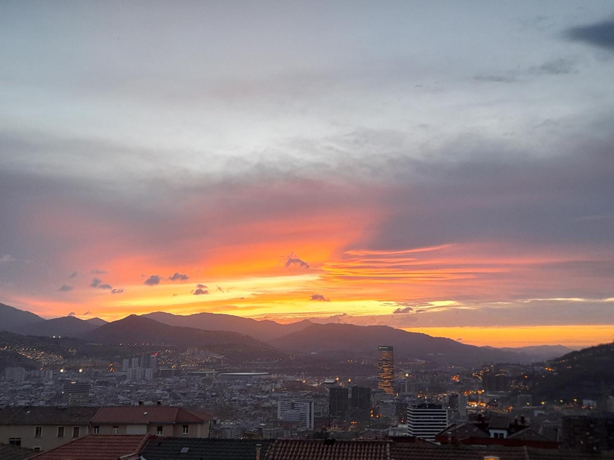 Calida Estancia Descubre La Ciudad Bilbao Kültér fotó